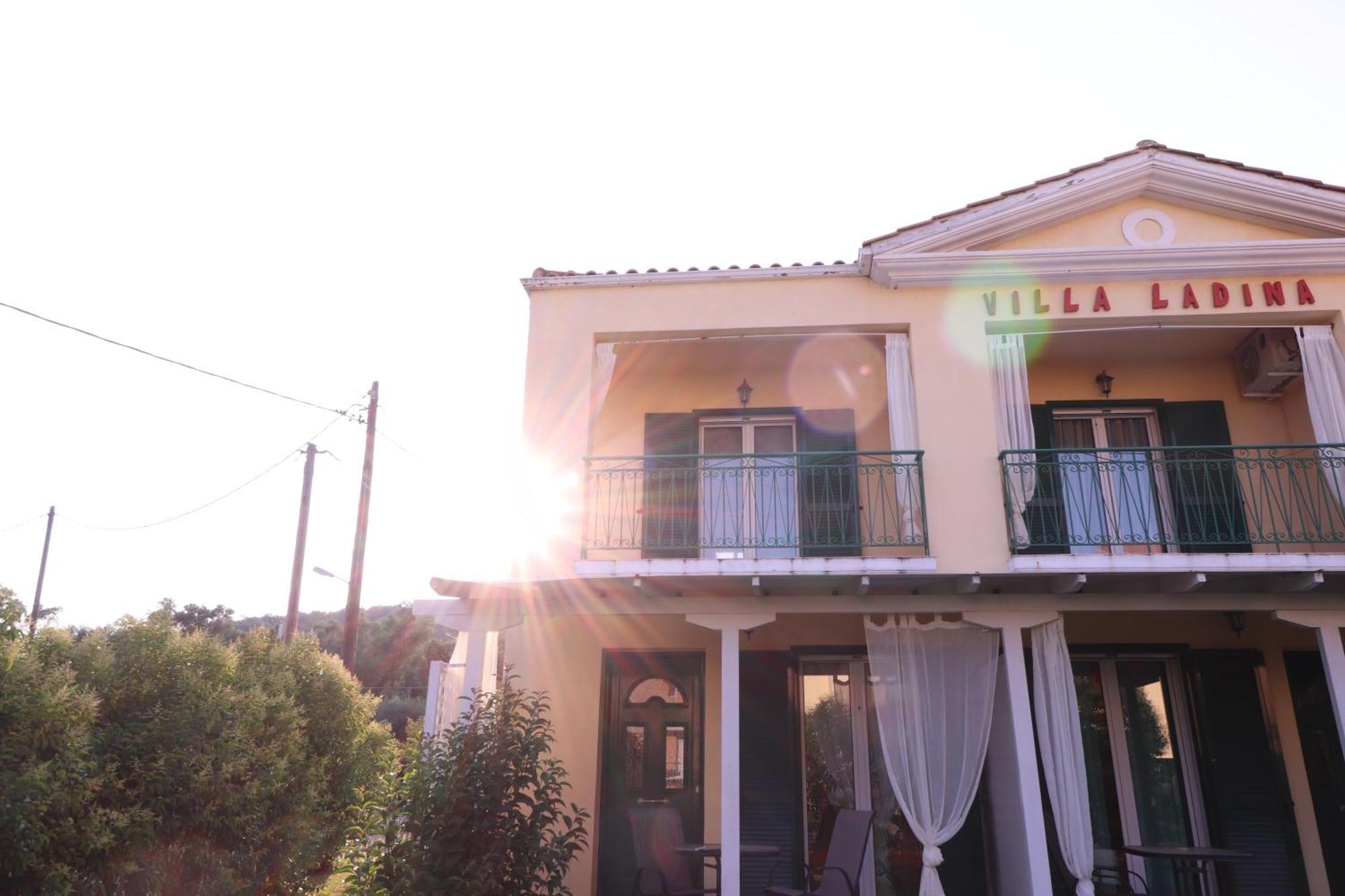 Villa Ladina Λυγιά Εξωτερικό φωτογραφία